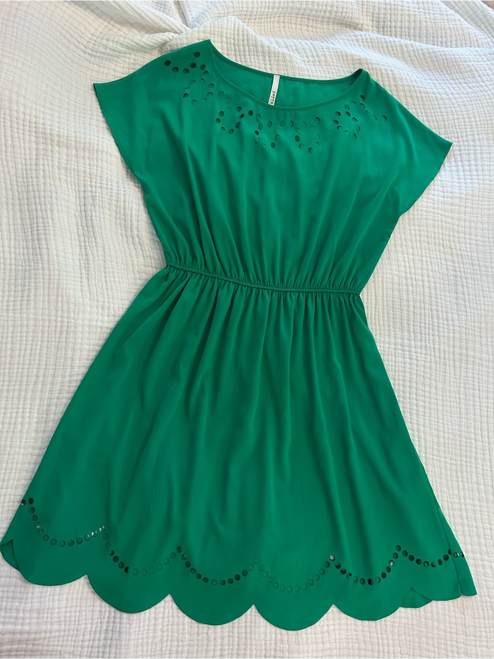 Gorgeous Kelly Green Scallop-Hem Midi Dress